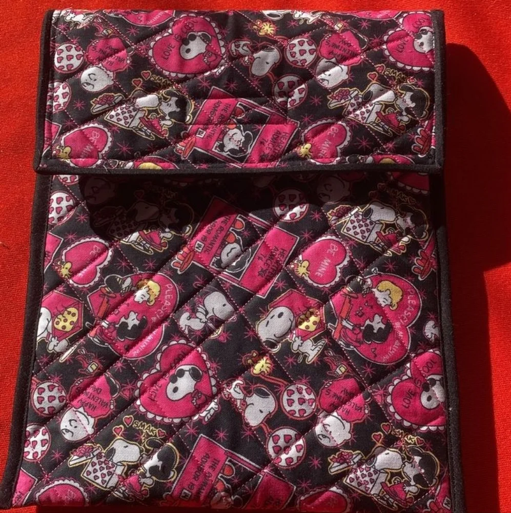 Snoopy Peanuts Quilted Bookish Kindle E-Reader Case Cover Bag
